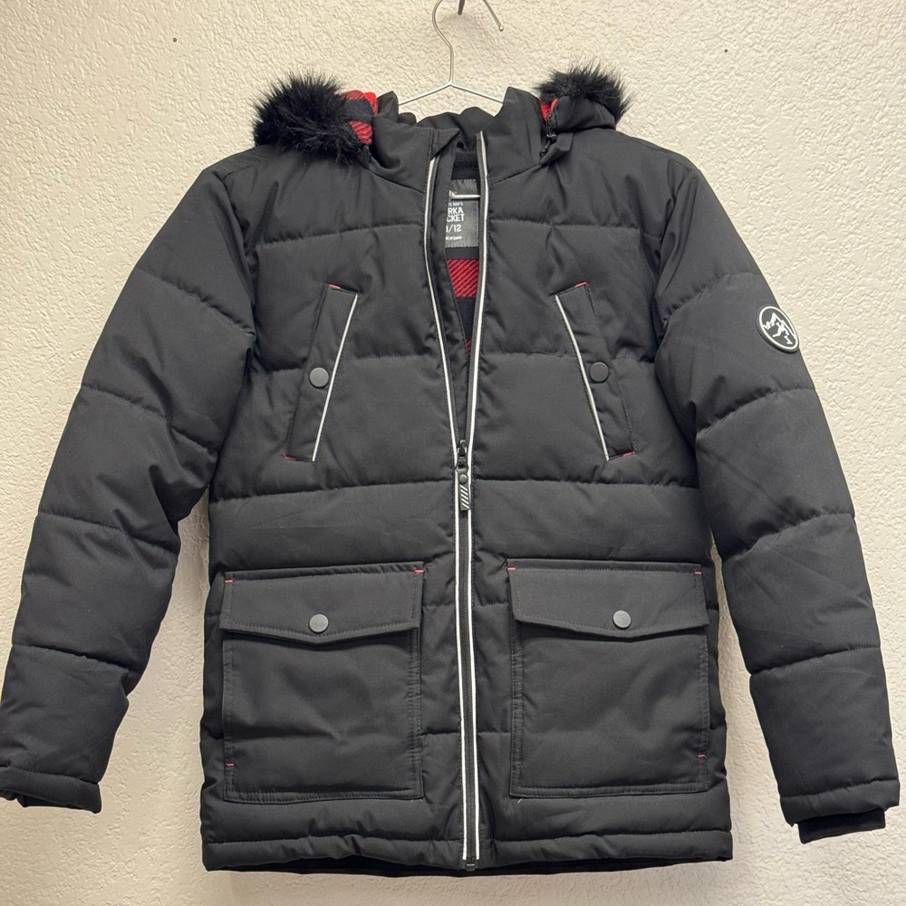 Kids Black Hooded Puffer Coat with Faux Fur Trim Blk/ red checker pit 19” L 24”